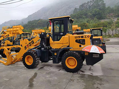 恭喜羅總喜提新車，山宇裝載機940走起，山宇重工，助您成功！